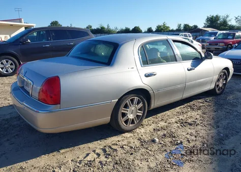 2004 Lincoln Town Car Ultimate from USA, damaged, VIN 1LNHM83W64Y677336